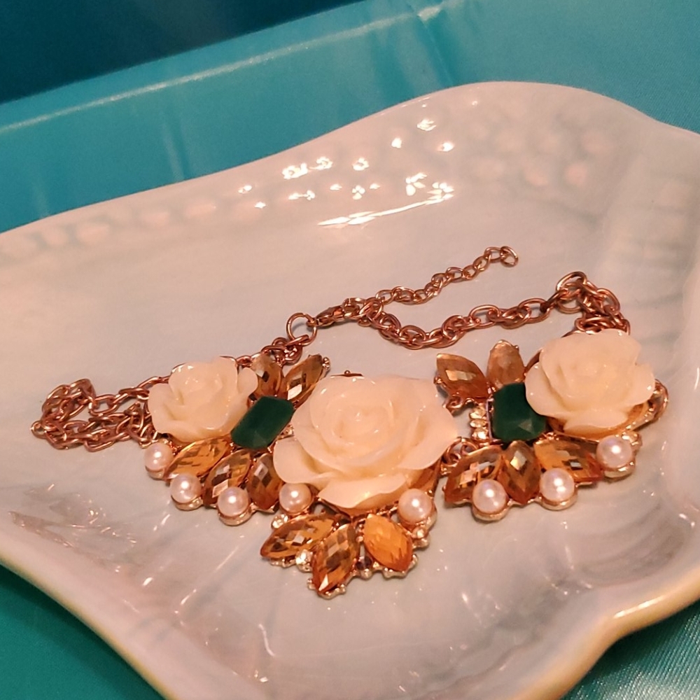 Womens 18" Necklace, Yellow Flowers, Gold, Green